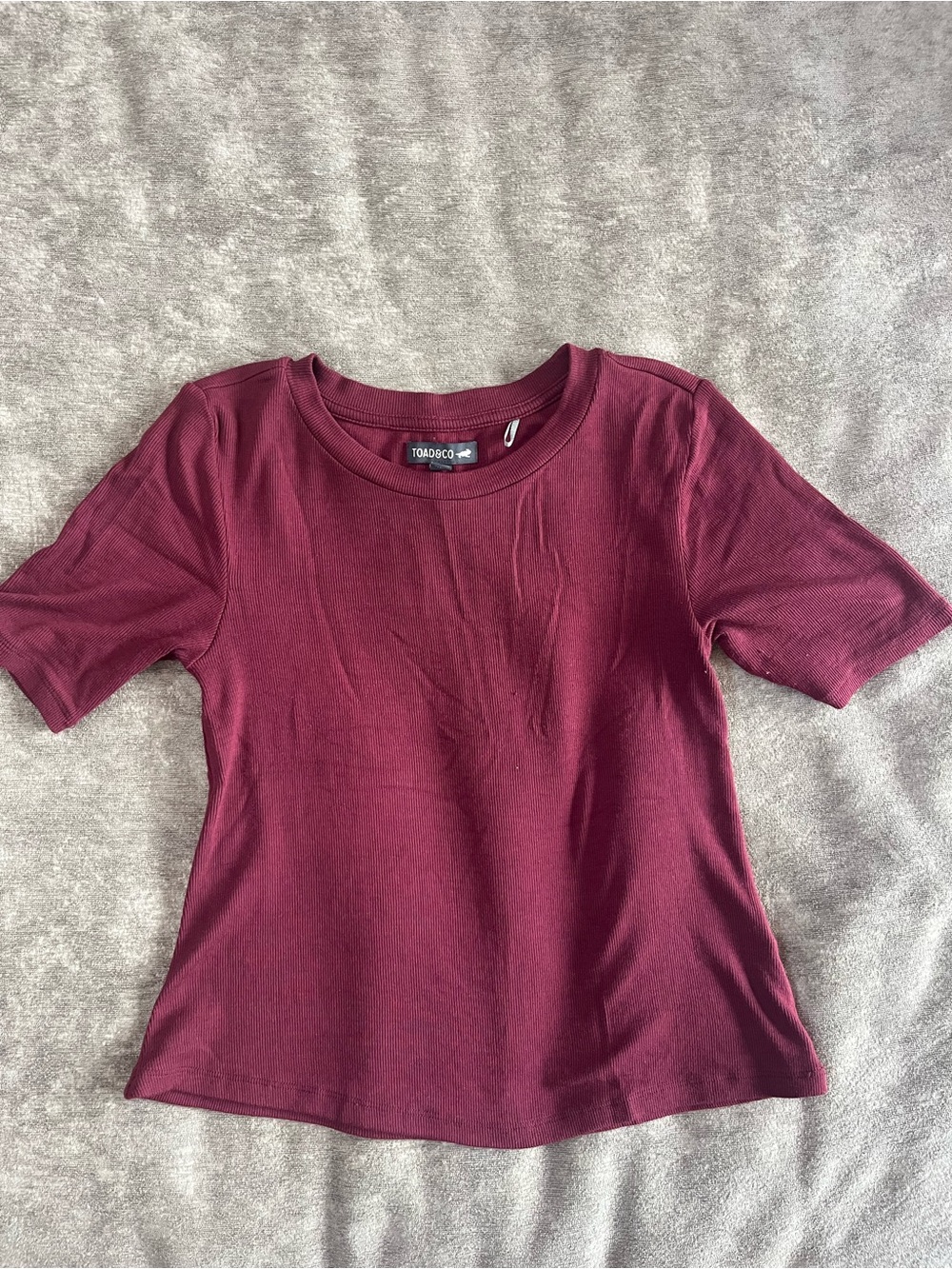 Toad&Co Short Sleeve Crewneck Tee in Burgundy